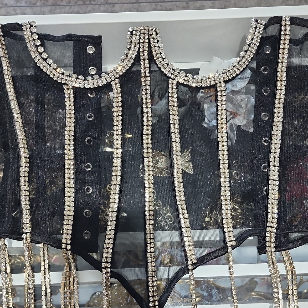 Black and Gold Dainty Chain Necklaces - Picture 3 of 6